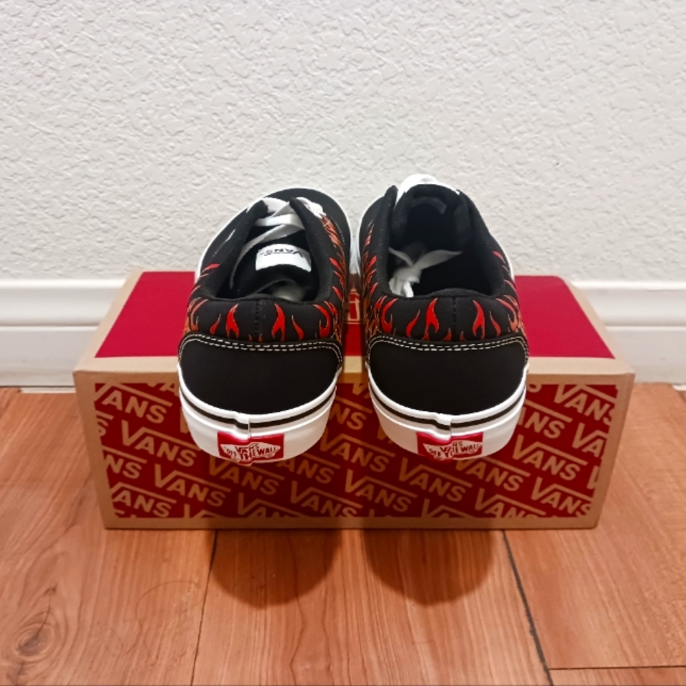 Vans - Picture 3 of 4